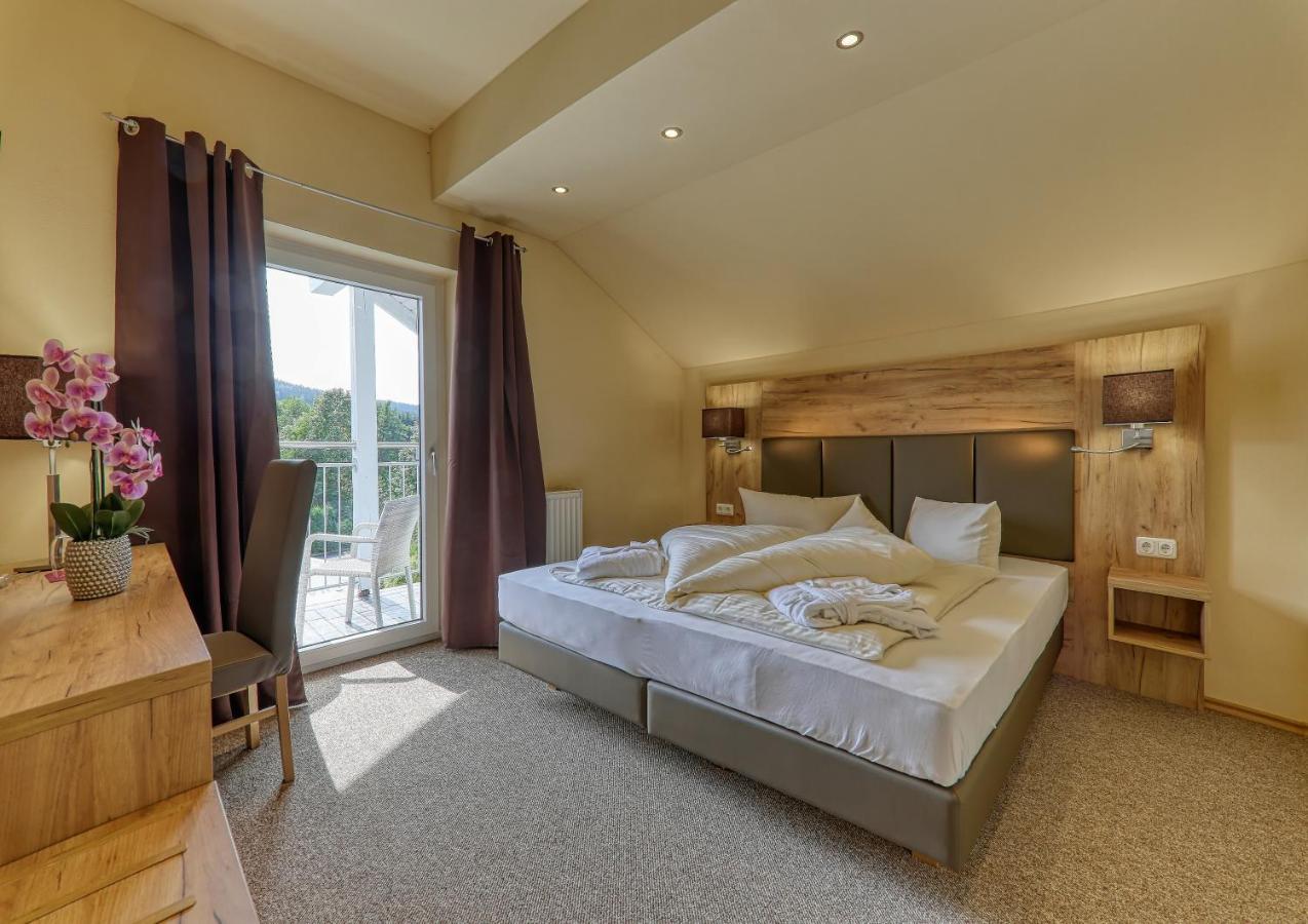 Wellnesshotel Deine Auszeit, Adults Only Achslach エクステリア 写真