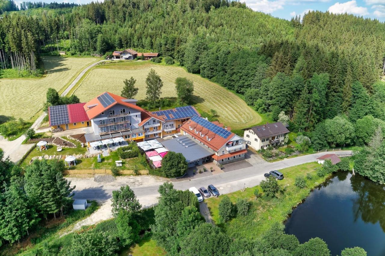 Wellnesshotel Deine Auszeit, Adults Only Achslach エクステリア 写真